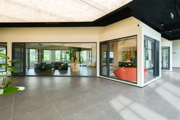 9 First floor exhibition hall of aluminum glass windows
